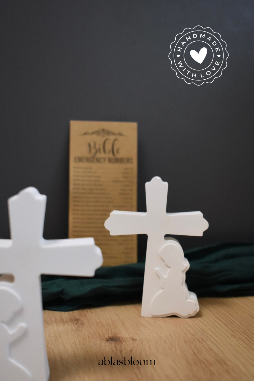 Christliches Kreuz - betende Kinder - aus Raysin - Handarbeit