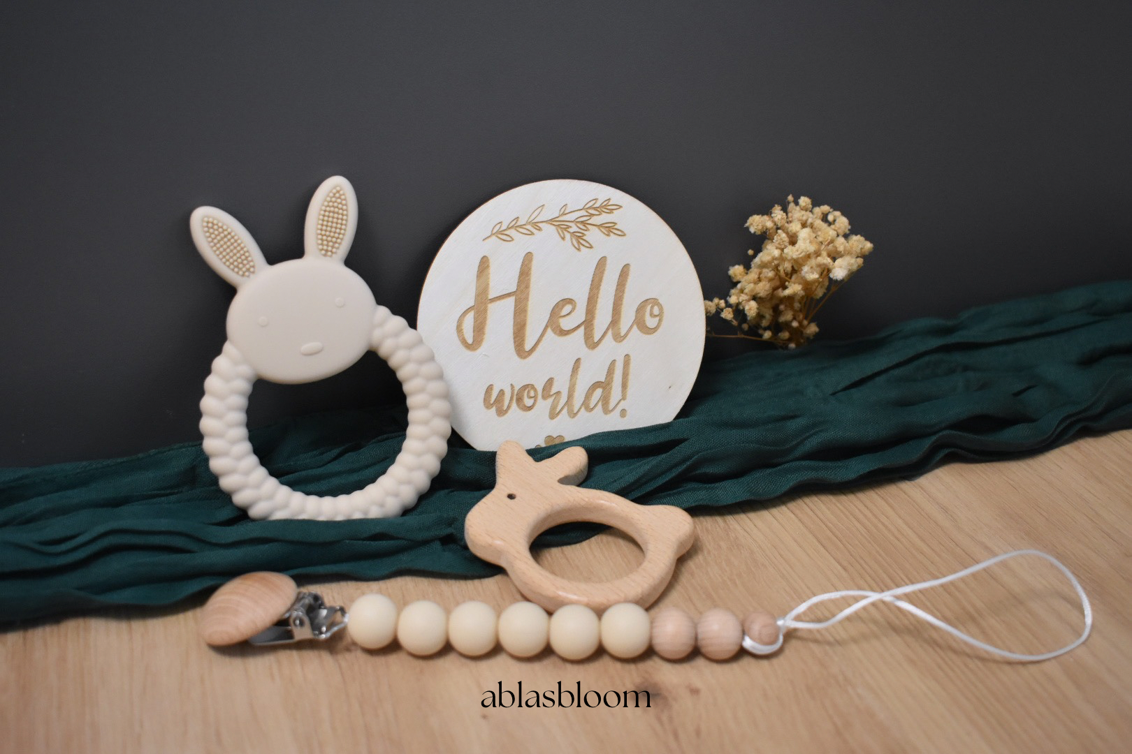 Baby- Geschenkset Hase - BPA frei - mit Beißring & Schnullerkette